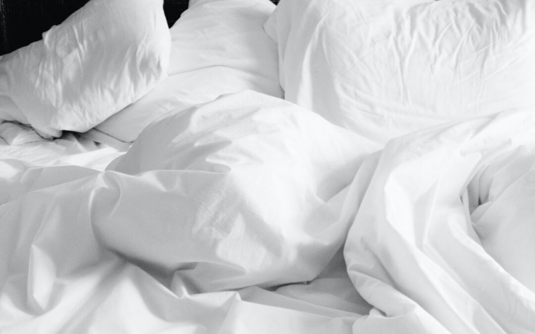 Jaką poduszkę wybrać, aby zdrowo spać? Czy trzeba dobrać poduszkę do ciała?