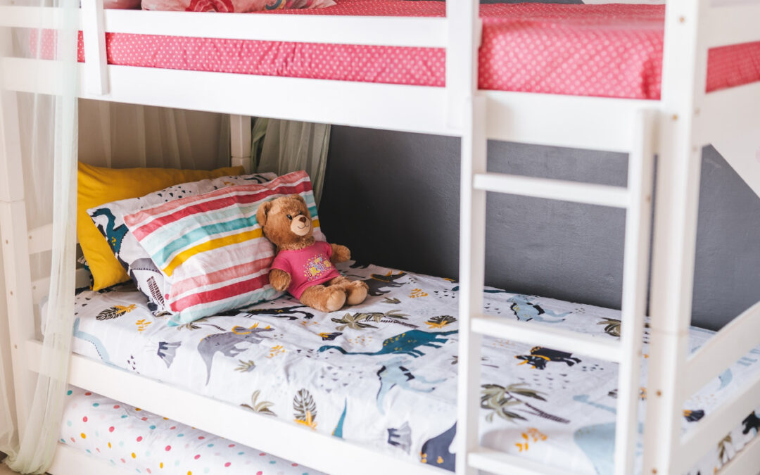 Łóżko piętrowe dla dzieci – praktyczne i stylowe rozwiązanie